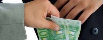 Trimis în judecată pentru trafic de influență, după ce a încercat să înmatriculeze ilegal un autoturism adus din Anglia