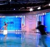 Video - Mirela Vaida, de la Antena 1, a fost atacată în direct cu o cărămidă, de o femeie dezbrăcată