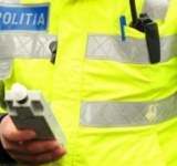 O șoferiță băută a intrat cu mașina direct într-un automobil parcat pe o stradă din Ploiești