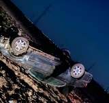 Cu Poliția pe urme, un bărbat fără permis a murit după ce s-a răsturnat cu mașina