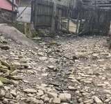 Dejecțiile din haznale, motiv de scandal la Slănic. Cât de "prompt" răspund instituțiile prahovene la reclamațiile primite?