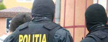 Percheziții la hoți din autoturisme, în Ploiești și Bărcănești. Patru persoane au fost reținute