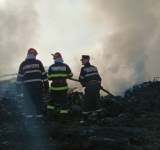 Incendiu la Bucov, pe un teren cu deșeuri 
