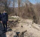 Gospodării în pericol și drumuri impracticabile din cauza alunecărilor de teren, în localități din Prahova