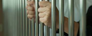 Criminalul din Cosminele care a lăsat doi copii fără mamă a fost condamnat la 10 ani de închisoare