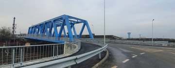 Marcajele de pe noul "pod de lemn" din Ploiești, refăcute la numai trei luni de la inaugurare