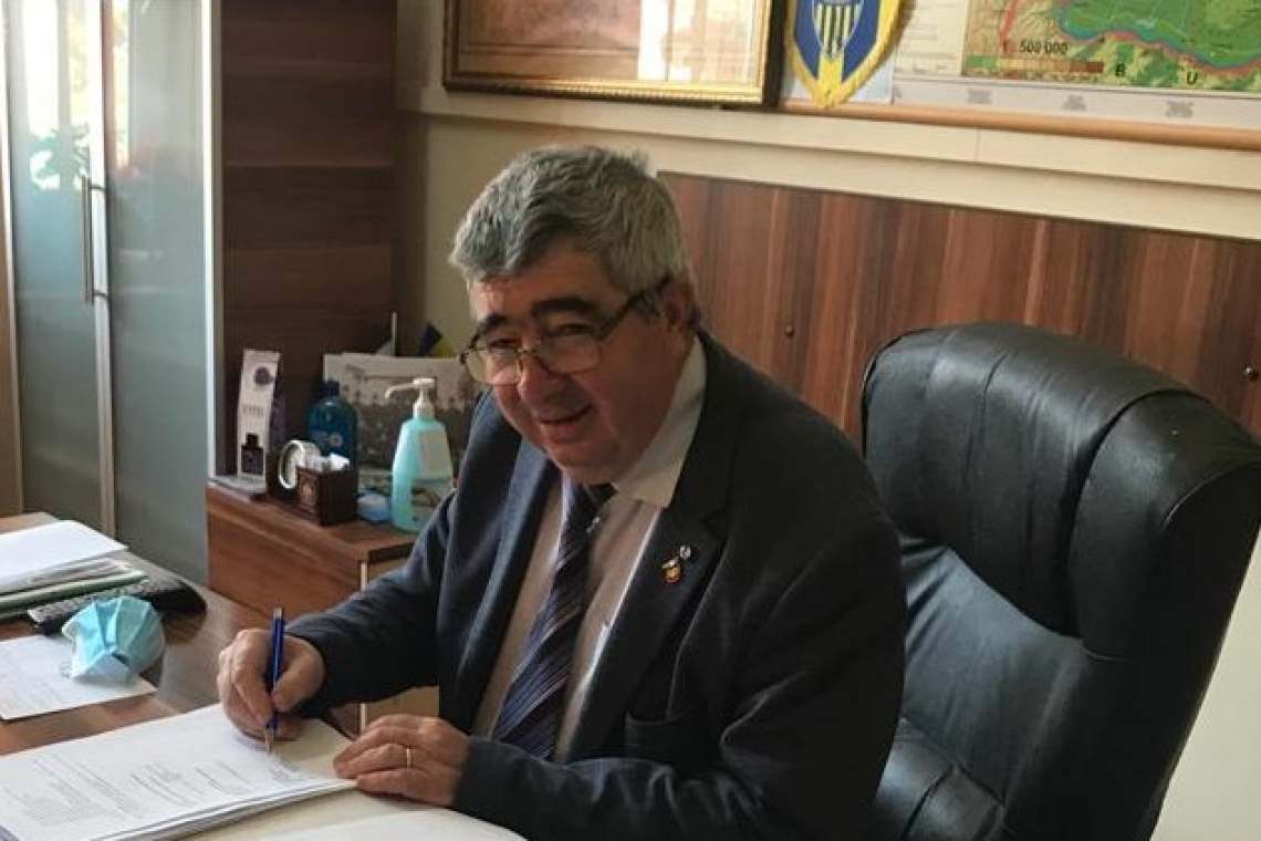 Primarul orașului Boldești-Scăeni, Constantin Bucuroiu, a semnat un contract de finanțare europeană pentru investiții necesare comunității locale