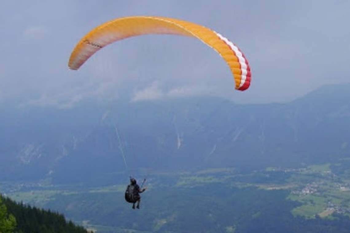 Un parapantist s-a prăbușit pe dealurile din Tohani - Gura Vadului