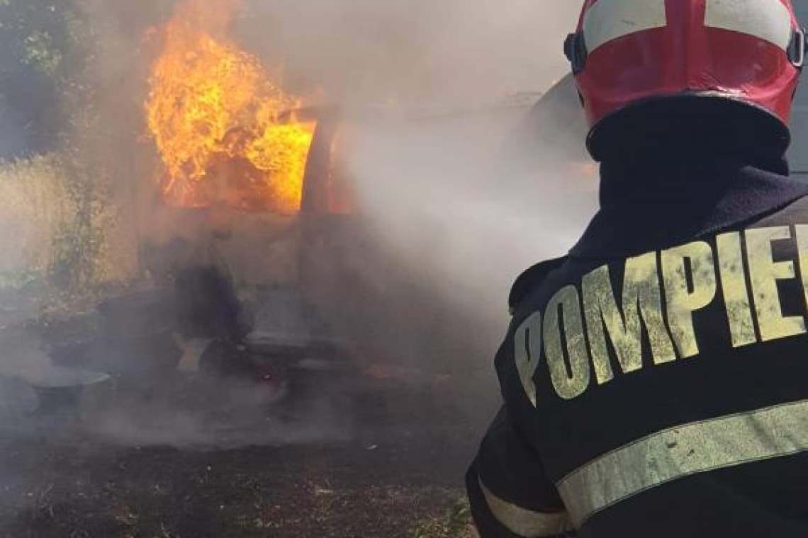 Incendiu la anexa unei case din Ploiești