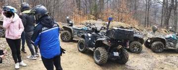 Sancționați de jandarmi pentru că au circulat cu ATV-urile prin albia unui râu