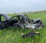 Șoferul care s-a răsturnat cu mașina pe un câmp, lângă DN1 D, a murit