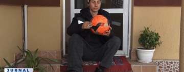 Un adolescent cu “picior de elefant”, din comuna Bălțești, are nevoie de ajutorul nostru!