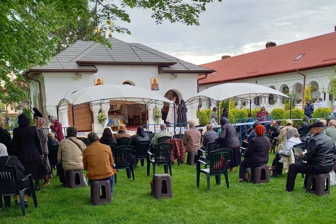 Sărbătoarea Izvorului Tămăduirii la Mănăstirea Ghighiu, cu reguli stricte!