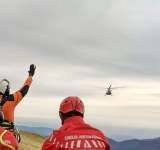 Tânărul de 18 ani a coborât de pe munte. Cum a rezistat peste noapte