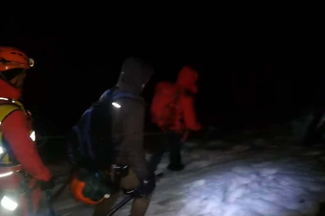 Noapte albă pentru salvamontiștii prahoveni. Trei persoane, blocate pe trasee din Bucegi