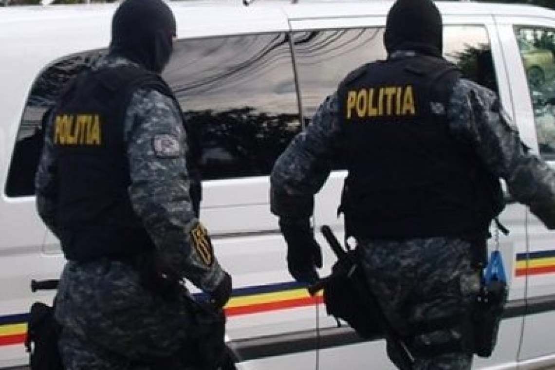 Percheziții la suspecți de proxenetism, în Prahova