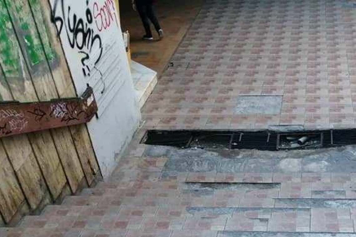 Miros de gaze în pasajul subteran din centrul Ploieștiului. Pompierii intervin la fața locului