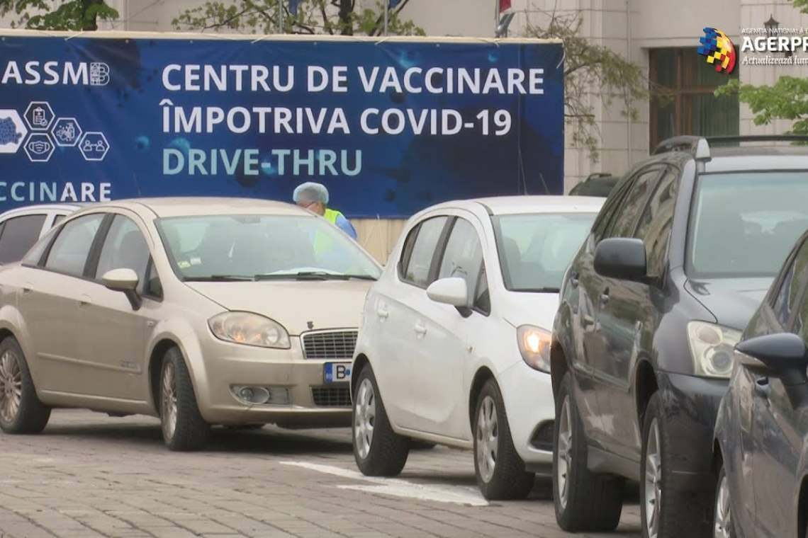 Vreți să vă vaccinați din mașină? O puteți face săptămâna viitoare, în parcarea unui mall din Ploiești