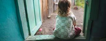 Mii de copii prahoveni sunt departe de părinții plecați la muncă în străinătate