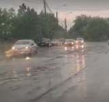 Video/Capcanele morții, sub ape, pe strada Mihai Bravu din Ploiești! 