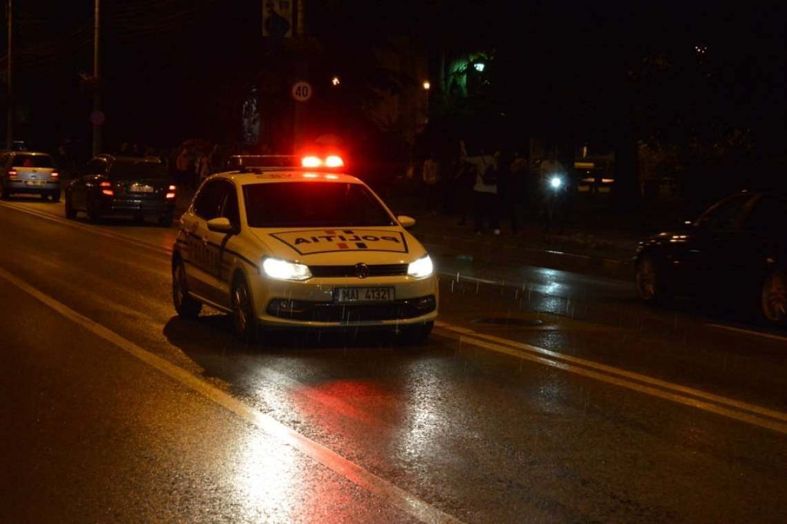 Urmărire ca-n filme, noaptea trecută. Mașina de Poliție, acroșată de fugari