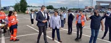 Barna, la centrul de vaccinare drive-thru din parcarea Ploiești Shopping City