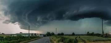 Localități din sudul Prahovei, vestite pentru solarii, sub atenționare Cod galben de vijelii