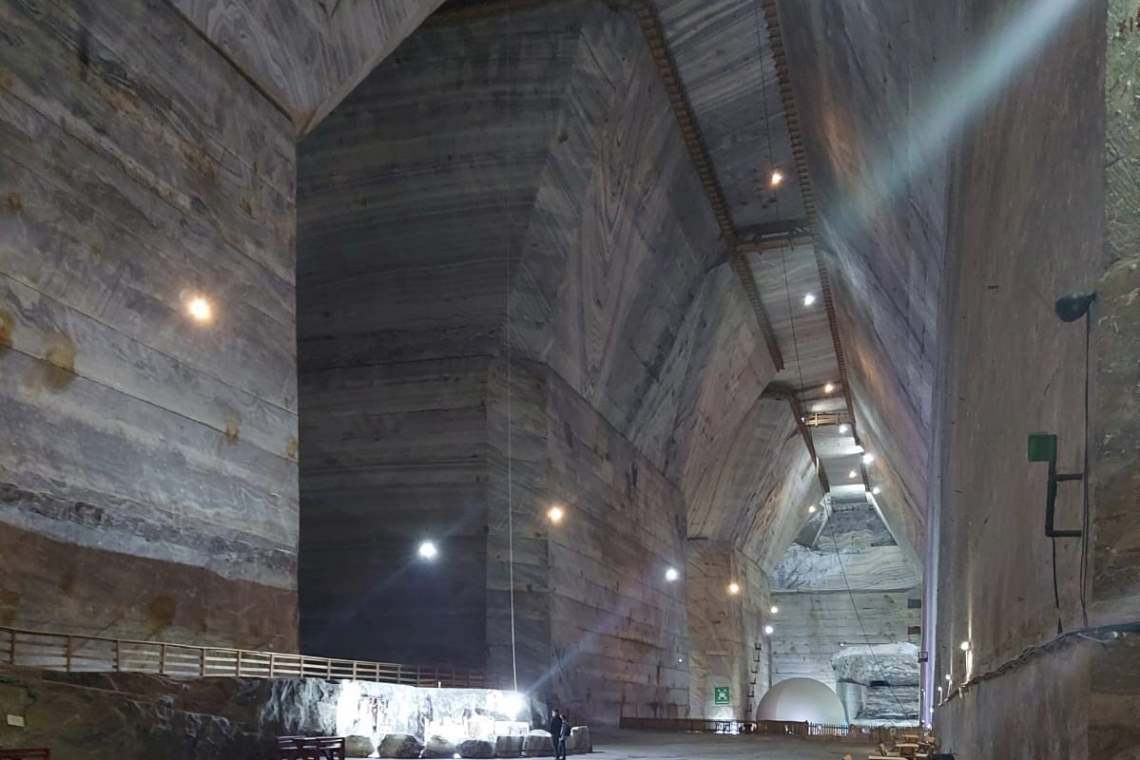 Hotel, piste de bowling, lift pentru turiști. A dat norocul peste Salina Slănic?