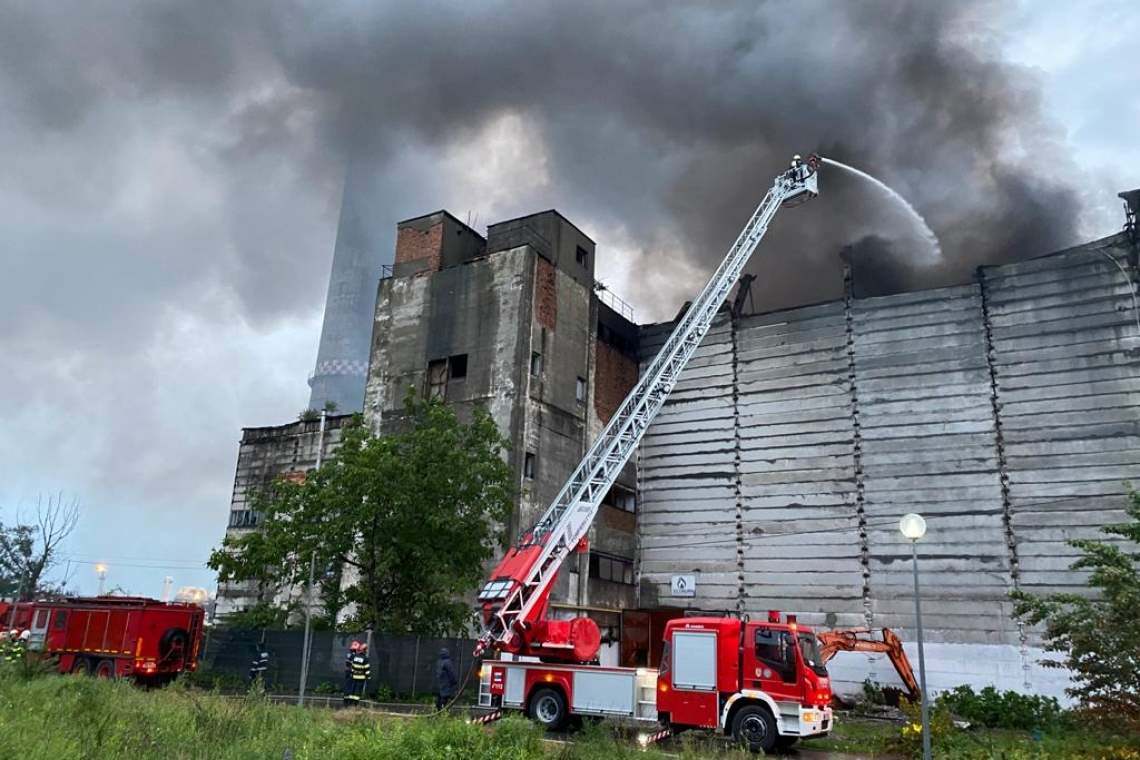 Pompierii au găsit cadavrul bărbatului suspectat că ar fi provocat incendiul la Ecoburn