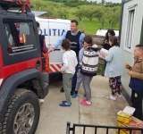 Polițiști de la Criminalistică, la copiii de la Valea Plopului