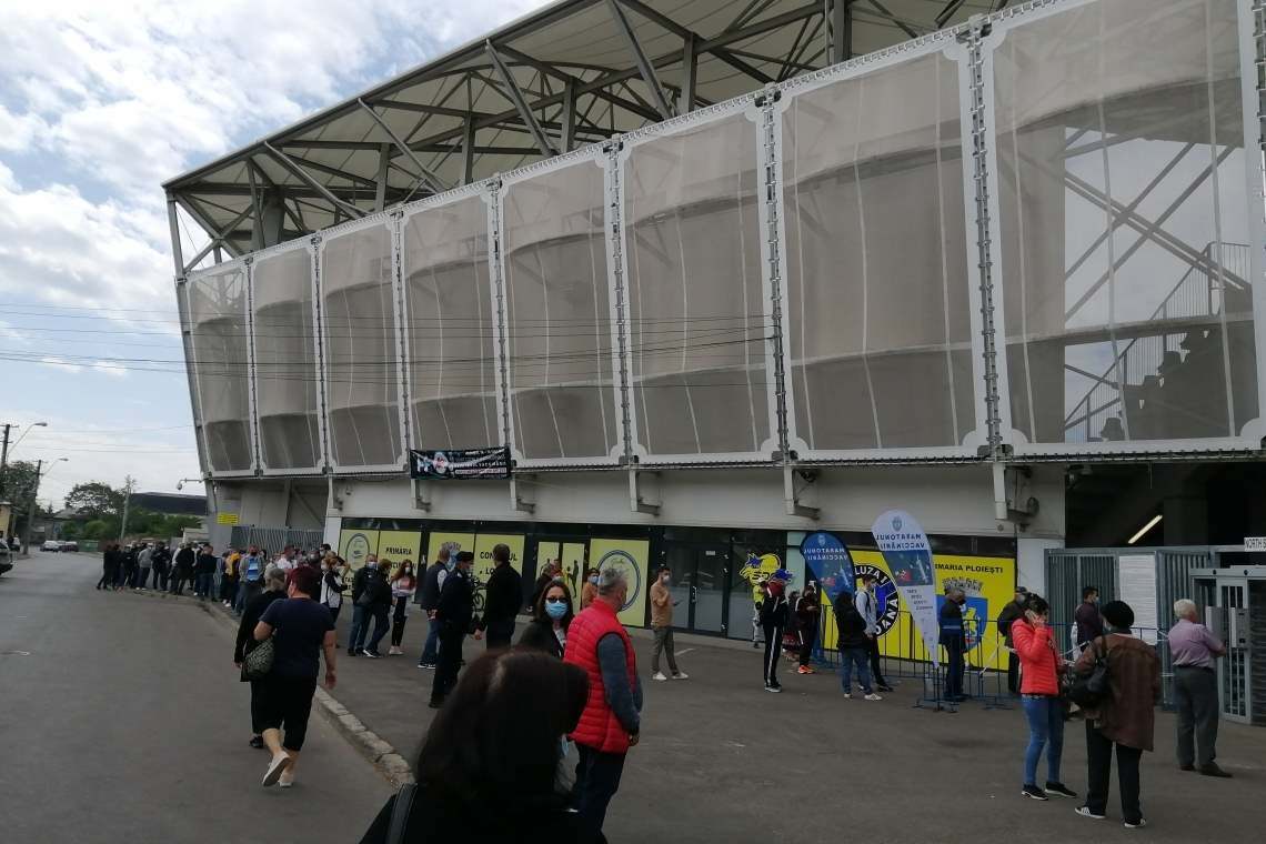 Maratonul vaccinării la stadionul Ilie Oană din Ploiești. Episodul II - Rapelul