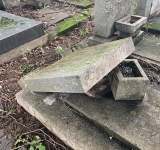 Cinci tineri, cercetați pentru profanare de morminte, după distrugerile din Cimitirul Evreiesc