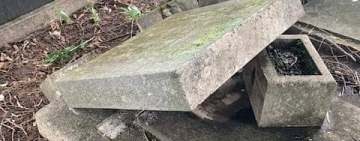 Cinci tineri, cercetați pentru profanare de morminte, după distrugerile din Cimitirul Evreiesc