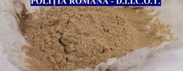 Prins în flagrant când primea kilograme de droguri din Spania, prin curier