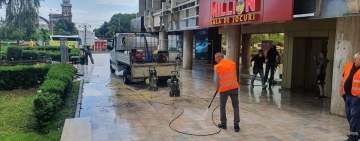 Minune! Se repară pavajul din zona Galeriilor Comerciale din centrul Ploieștiului!