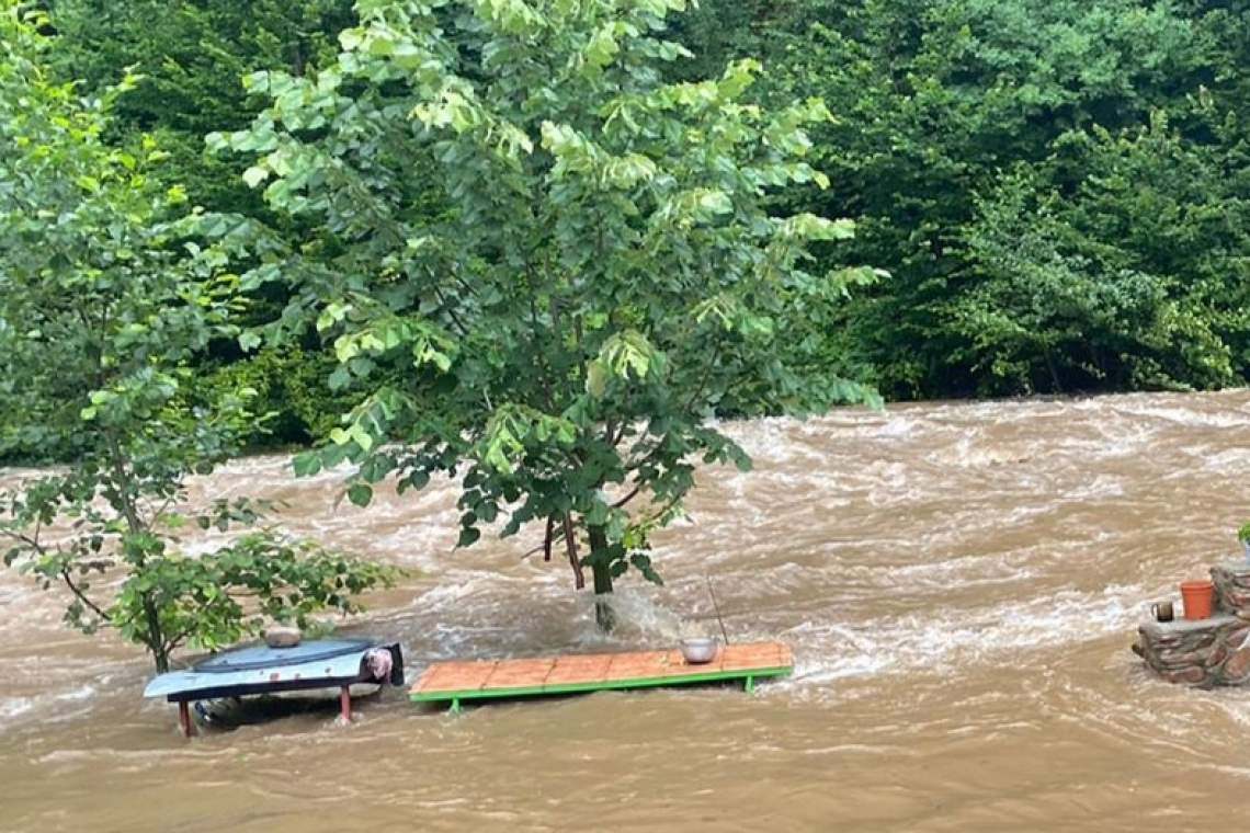 Avertizare de inundații pe râuri din Prahova