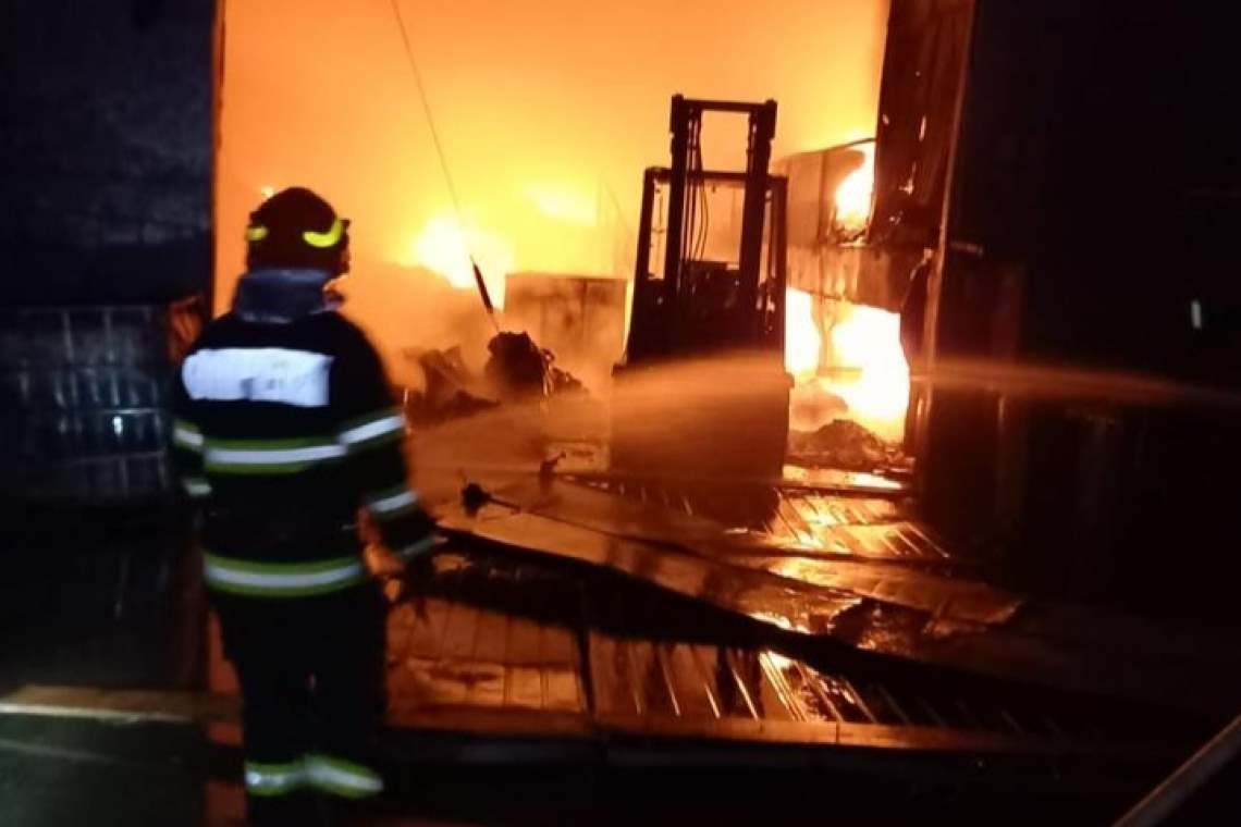 Incendiu la anexa unui restaurant din Parcul Bucov