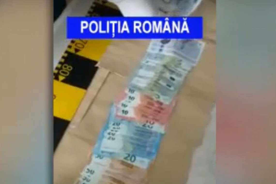 Două pensionare, păcălite de escroci cu insigne false SPECIAL POLICE