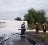 O cisternă plină cu motorină și benzină s-a răsturnat la ieșirea din A3, lângă Gherghița