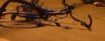 Un tânăr a murit după ce a intrat cu bicicleta într-un stâlp! 