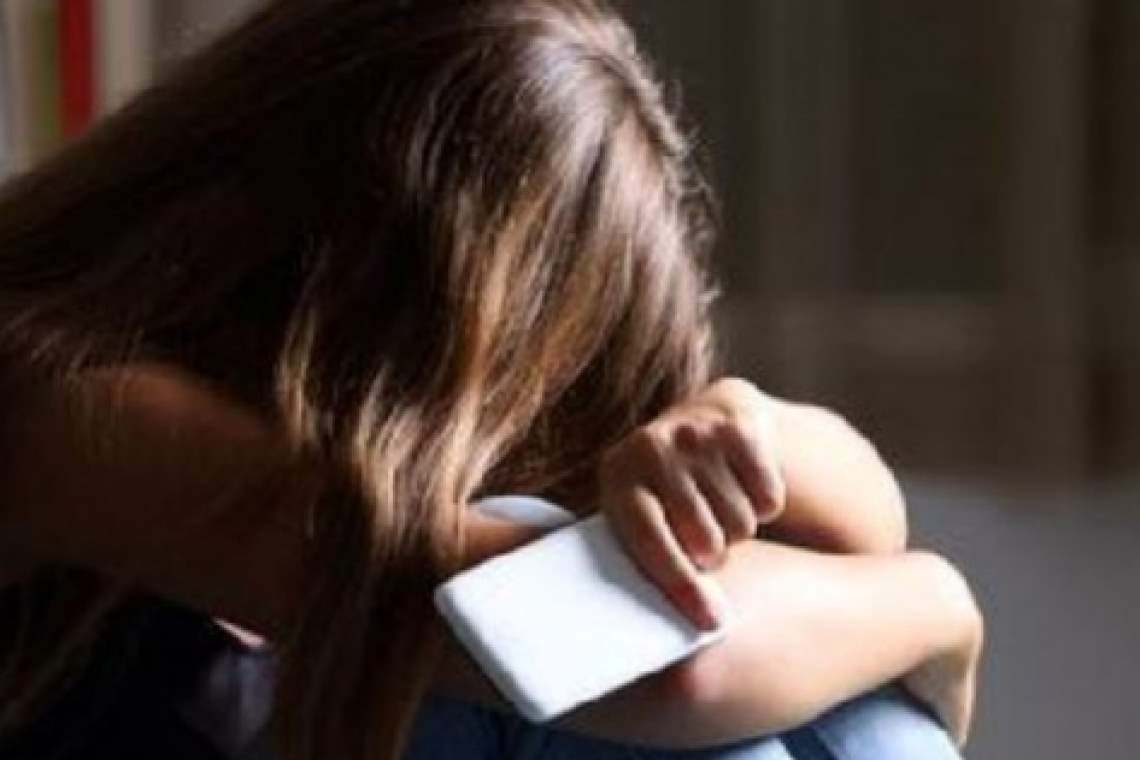 Un tânăr prahovean de 19 ani s-a filmat în timp ce făcea sex cu o minoră și a postat imaginile pe internet. Acum răspunde penal!