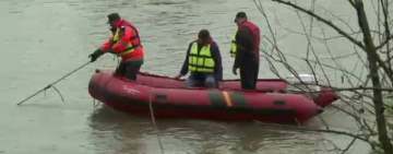 Un băiat de 14 ani, căutat de pompieri pe o baltă din Gura Vitioarei 