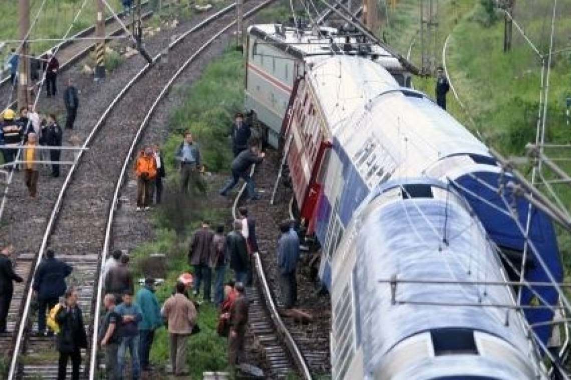 Ruperea șinei de tramvai din Capitală amintește de cel mai grav accident feroviar din Prahova, produs la Valea Călugărească