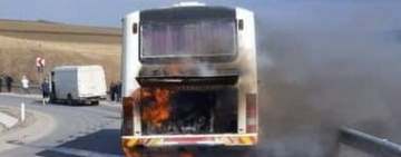 Incendiu la un autobuz cu muncitori, pe DN 72, la ieșirea din Ploiești