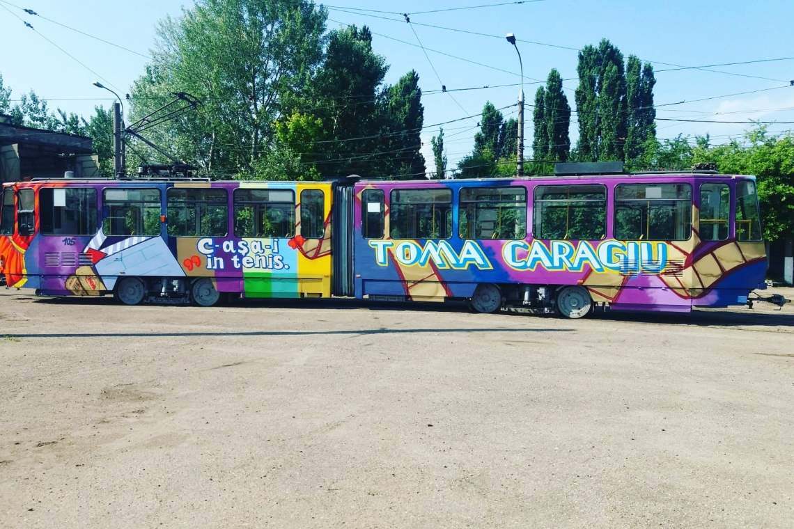 Încă două tramvaie din Ploiești au fost pictate de pasionații de graffiti