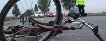 Și bicicliștii sunt bețivi! Alcoolemie de 1,12 la un bărbat care a căzut cu bicicleta pe un drum județean
