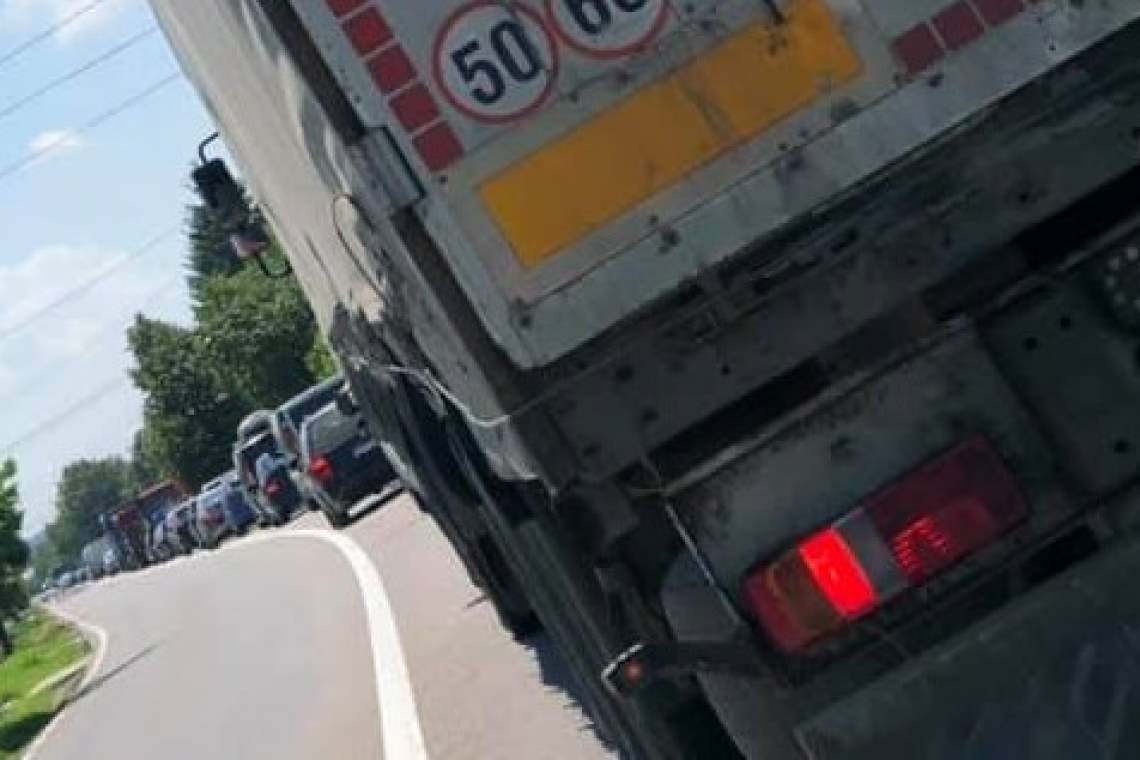 O trecere pentru pietoni a transformat într-un coșmar drumul de la Blejoi spre Lipănești, pe DN1A!