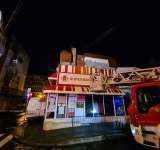 Trăsnetul, posibila cauză a incendiului de la blocul din Câmpina