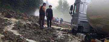 Update/Trafic restricționat pe DN1A, la intrarea în Cheia, din cauza aluviunilor de pe carosabil