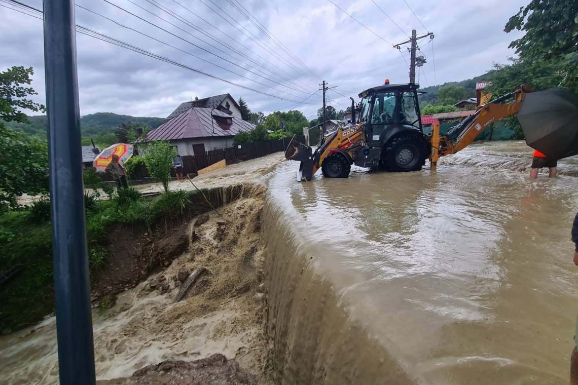 Foto/Dezastru în localitățile prahovene în care a fost COD ROȘU de ploi torențiale